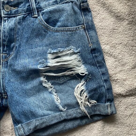 Sugar Magnolia shorts  cuffed super distressed  5 - Picture 4 of 10